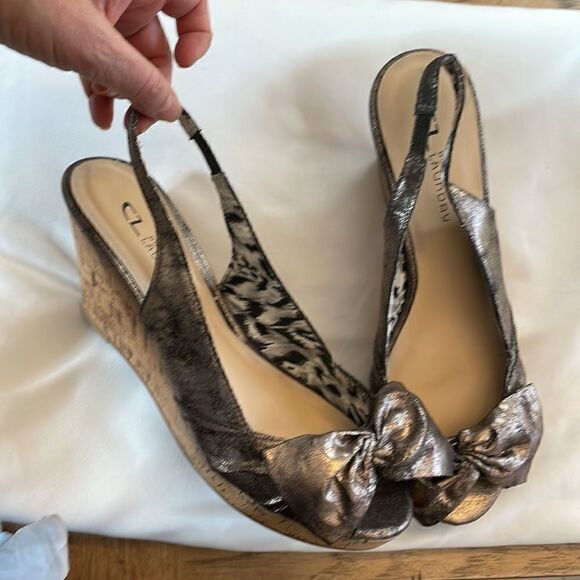 CHINESE LAUNDRY DISTRESSED PEWTER WEDGE SANDALS. BOW FRONT. NEW - Picture 5 of 10